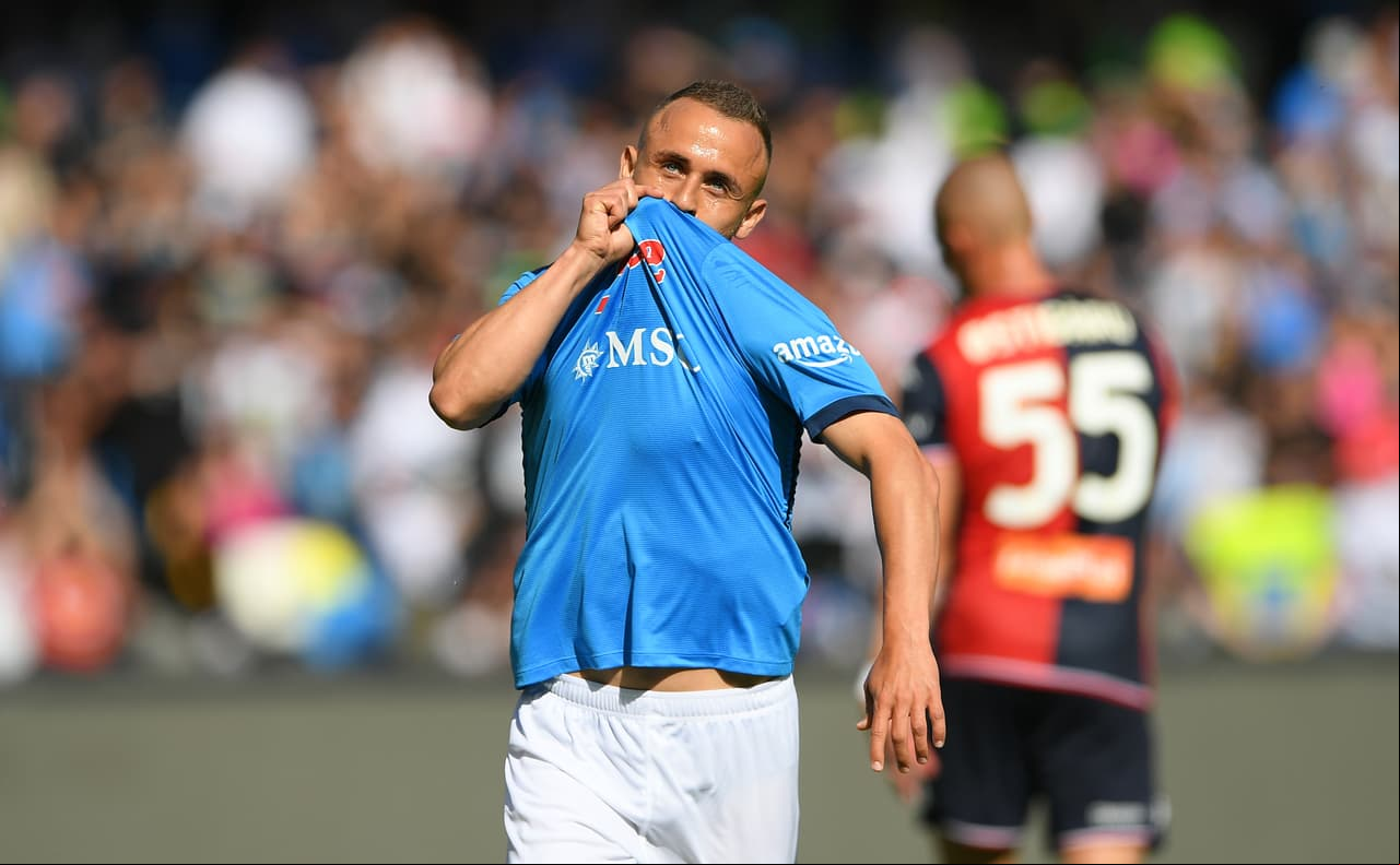 Napoli goleó al Genoa con tantos de Oshimen, Isigne y Lobotka y lo dejó al borde del descenso.