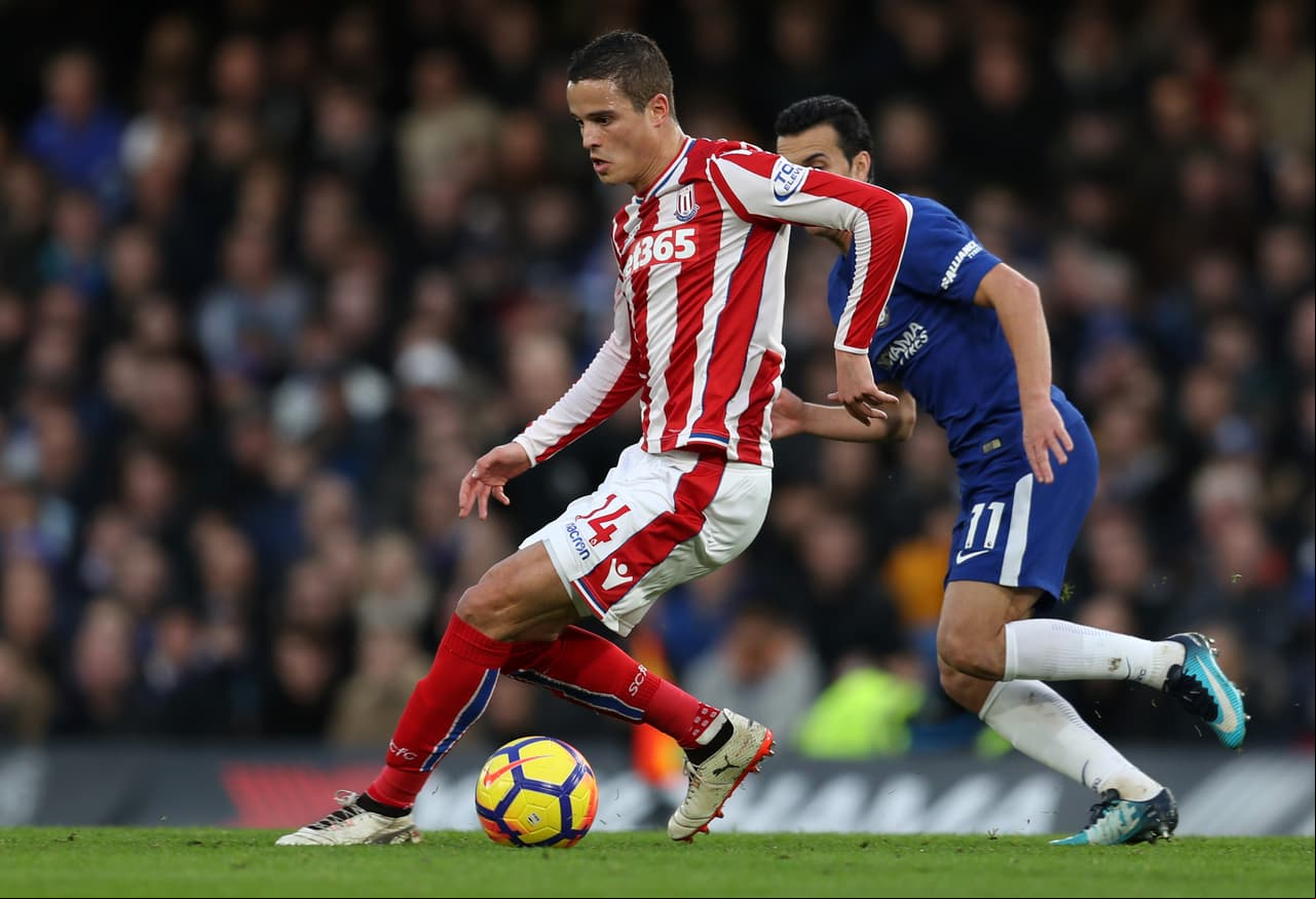 A sus 31 años, luego del descenso del Stoke City, el volante salió del club y sigue como agente libre en la actualidad.