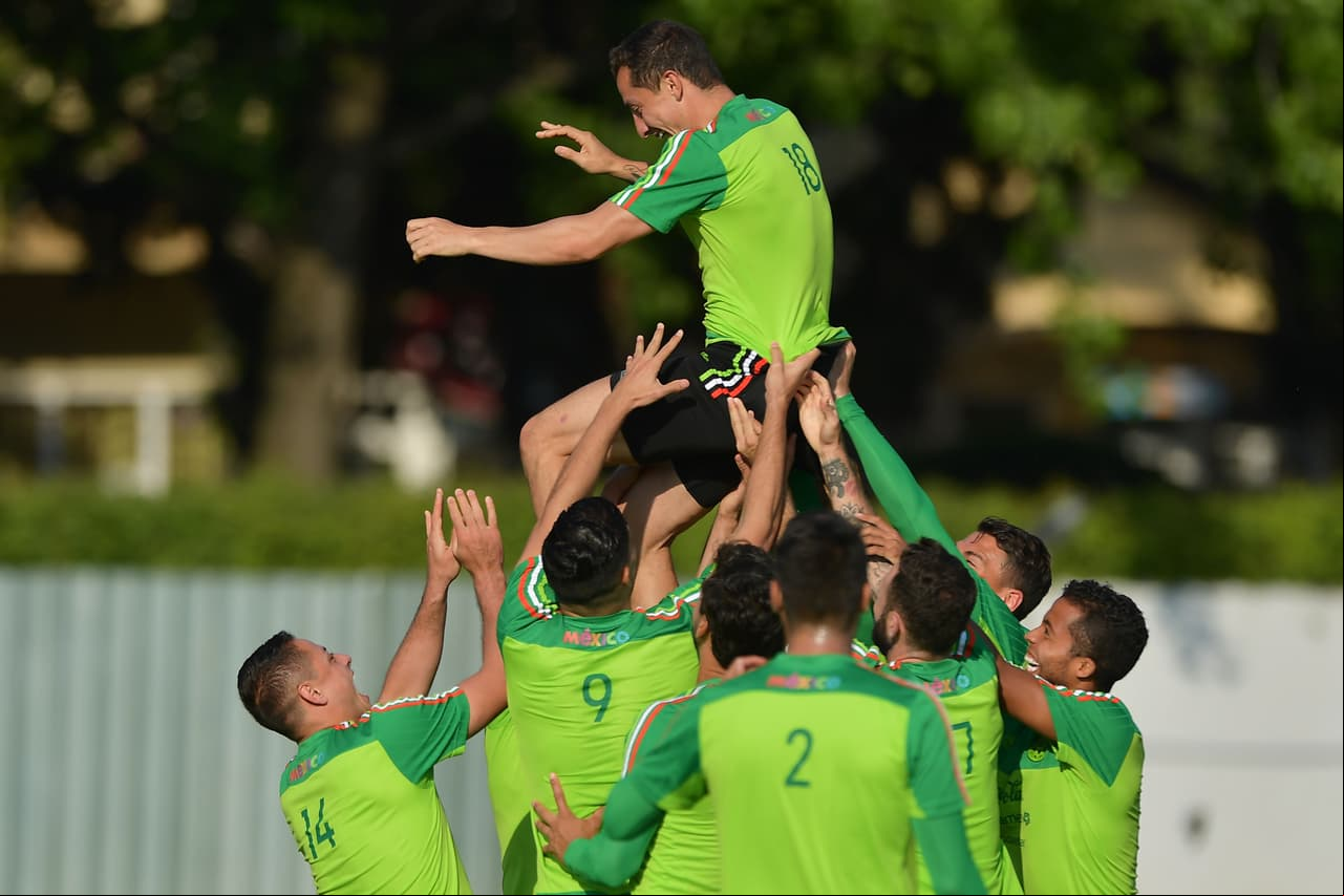 A los ganadores, como Andrés Guardado, lo alzaron en hombros. Sin duda, una jornada distentida y marcada por la tranquilidad.