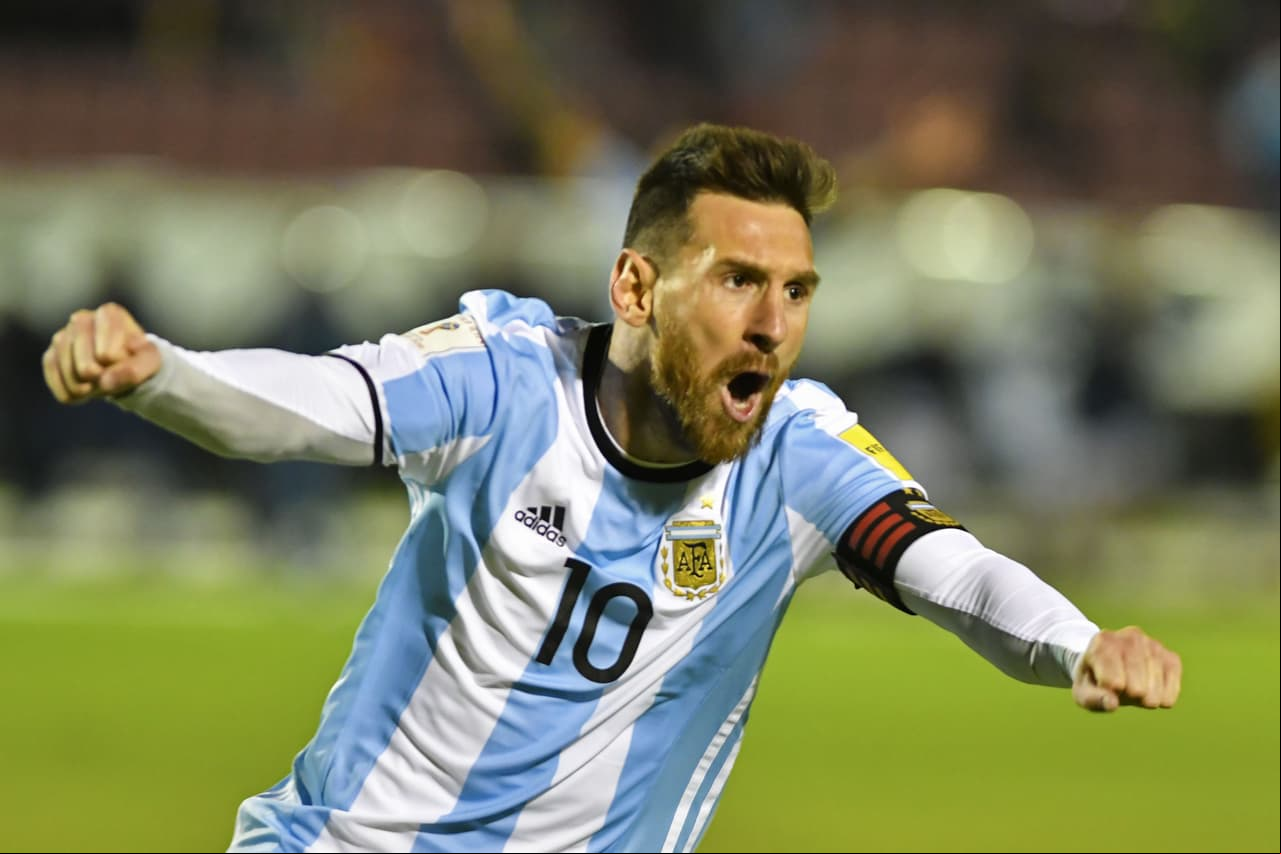 Lionel Messi podría alcanzar o superar a Diego Maradona como el futbolista argentino con más partidos jugados en los mundiales.