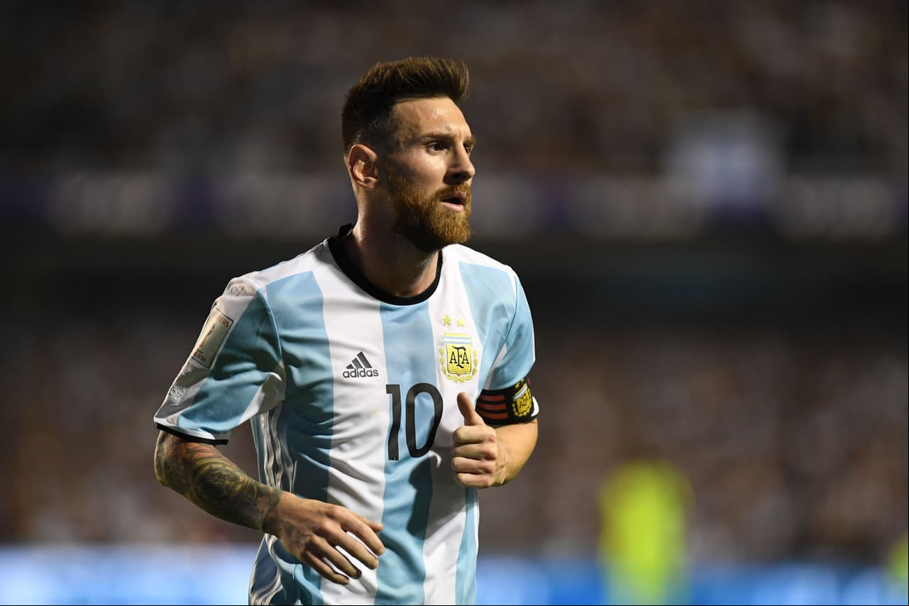 Lionel Messi es uno de los referentes en este Balón de Oro, al ser el ícono del talento de Barcelona y Argentina, goleador y dueño de múltiples récords a nivel mundial.