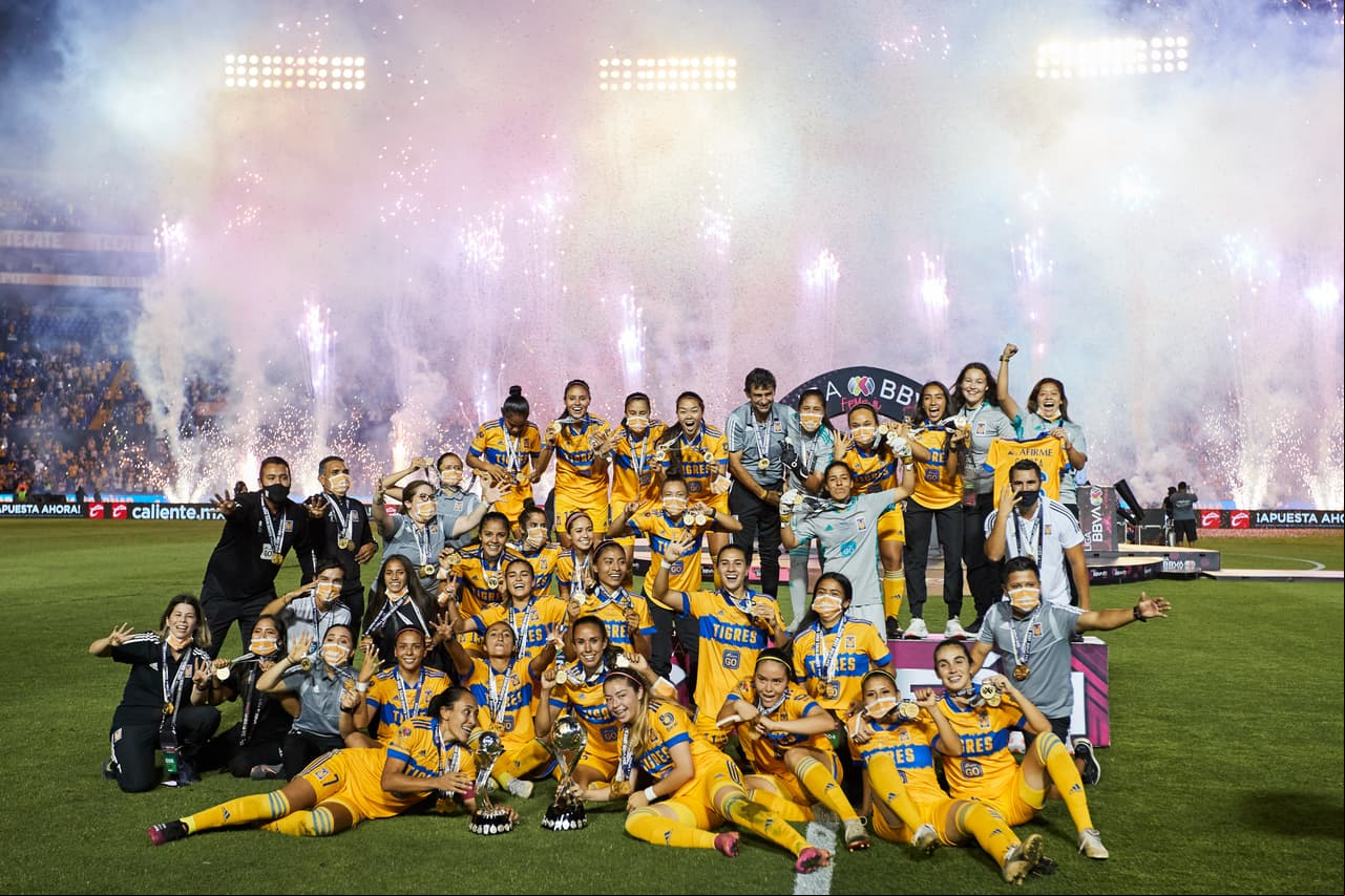 Tigres no dio oportunidad a las Chivas para reaccionar y con un contundente triunfo en la vuelta consiguió el bicampeonato.