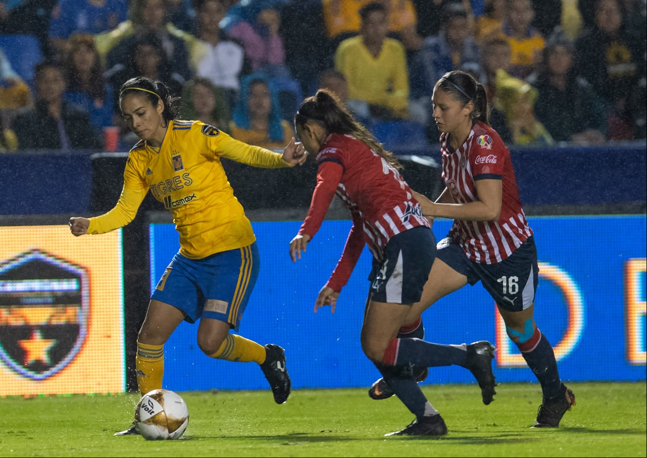 Y ya en el primer minuto de tiempo agregado, tras el cobro de un tiro de esquina, Carolina Jaramillo resolvió de volea, con pierna zurda, para marcar el 4-2 y un golazo para sellar el pase.