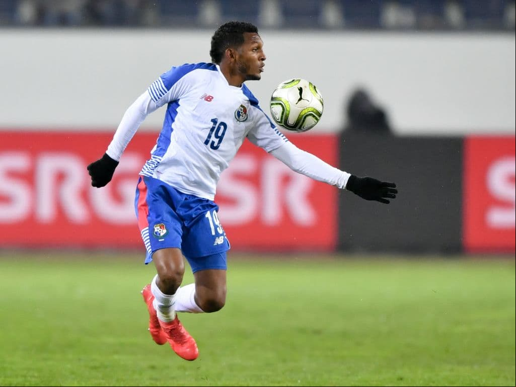 Panama's midfielder Alberto Quintero controls the ball during the international friendly football match between Switzerland and Panama in Lucerne on March 27, 2018 / AFP PHOTO / Fabrice COFFRINI (Photo credit should read FABRICE COFFRINI/AFP/Getty Images)