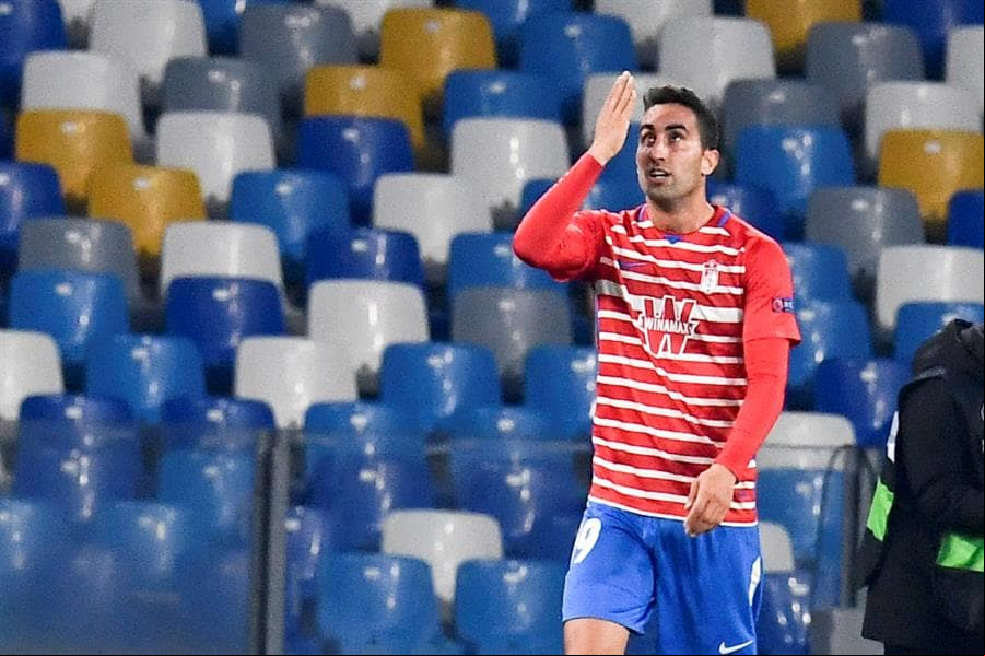 Napoli pierde ante Granada y queda fuera de la UEFA Europa League. El partido terminó con un marcador global 2-3 a favor de los rojiblancos. Zielinzki y Rui Peña anotaron para los de Gattuso, pero el tanto de Montoro sentenció la tarde para los 'gli azzurri'; Hirving Lozano no tuvo participación por lesión.