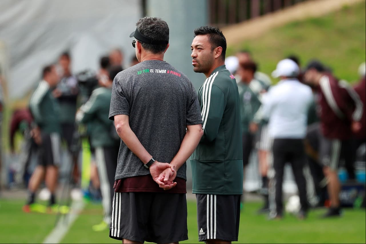 Con el trabajo a tope de los mexicanos, Juan Carlos Osorio evalúa sus opciones en medio de la jornada de inauguración del Mundial Rusia 2018.
