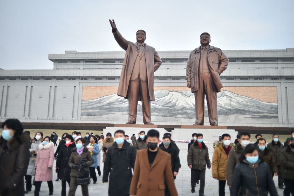 Corea del Norte pone su capital bajo confinamiento por "males respiratorios"