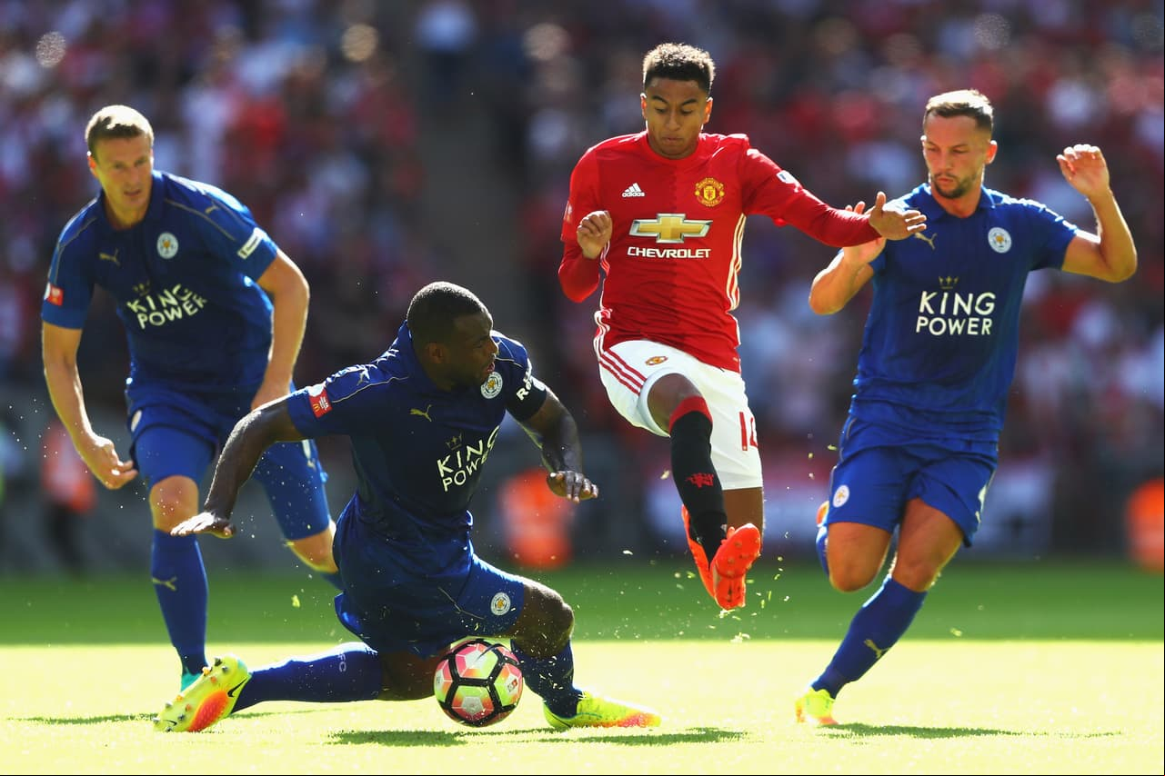Antes de que apareciera Marcus Rashford, Jesse Lingard era el "chico maravilla" del Mánchester United. Juega por derecha y es sumamente parecido a Corona.