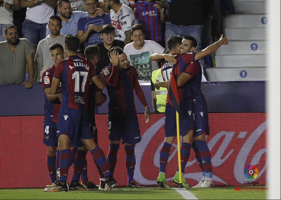 Primer anotación de este jugador en Primera División, tras haber jugado en Segunda B y Segunda División toda su carrera.