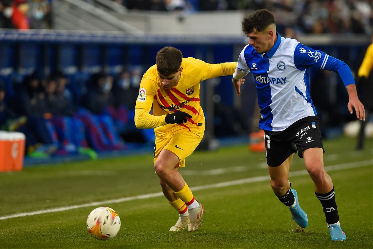 El Barcelona batalló mucho para vencer al Alavés, uno de los peores de LaLiga, pero al final lo hizo con un gol de Frenkie de Jong.