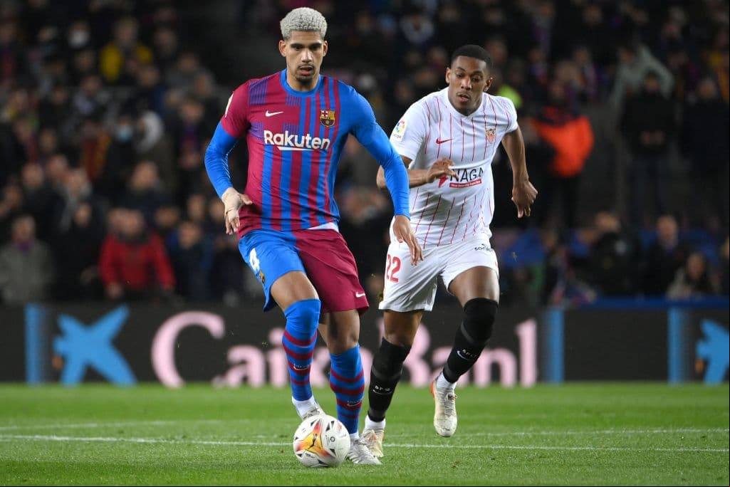 Pedri, a los 72 minutos, anotó el único tanto del partido ante el Sevilla, triunfo que dejo a los catalanes en el segundo puesto de LaLiga. Tecatito jugó 23 minutos.