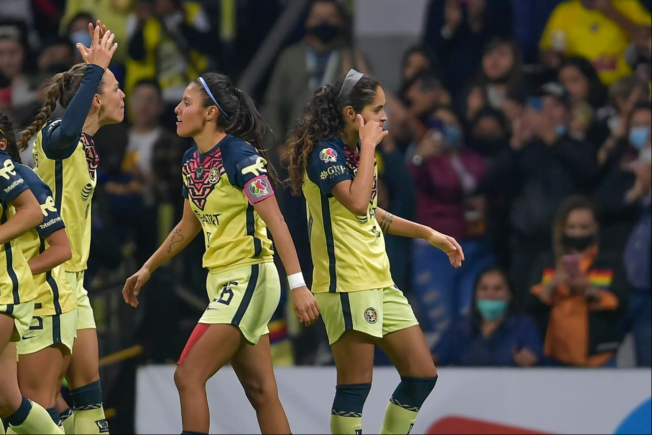 Al 55’, Daniela Espinosa abría el marcador para América tras un robo de balón en la salida y techar a la arquera de Tigres.