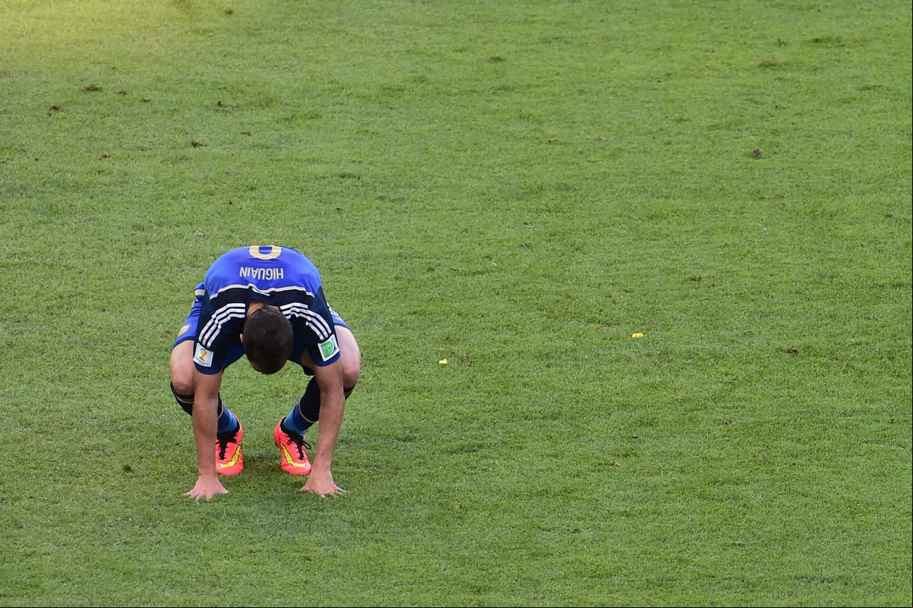 Higuaín fue culpado por su poca eficacia en la definición de la derrota de Argentina y el goleador se hizo protagonista de los memes de algunos seguidores, que se convirtieron en críticos.