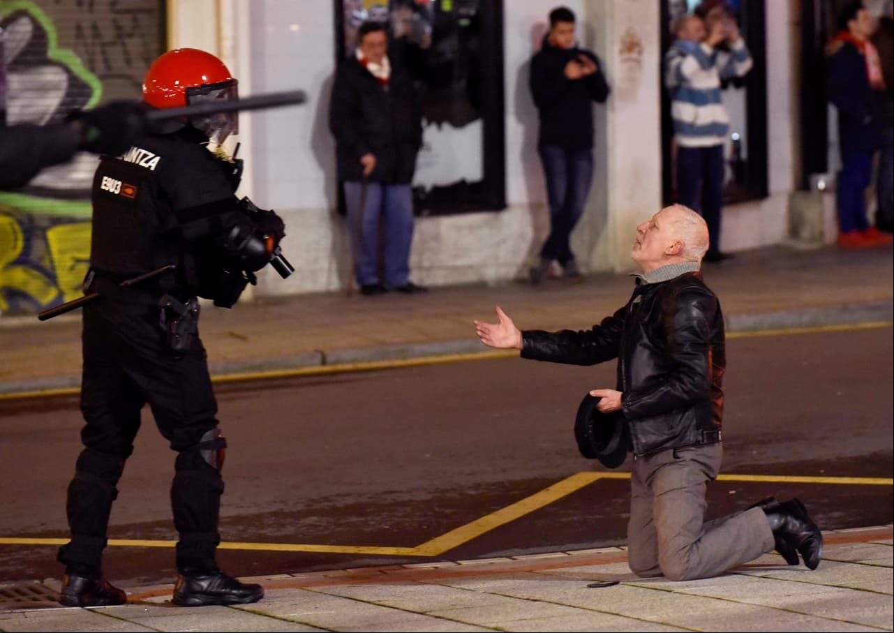 La calma en la ciudad vasca se alteró con la llegada de los cientos de aficionados moscovitas.