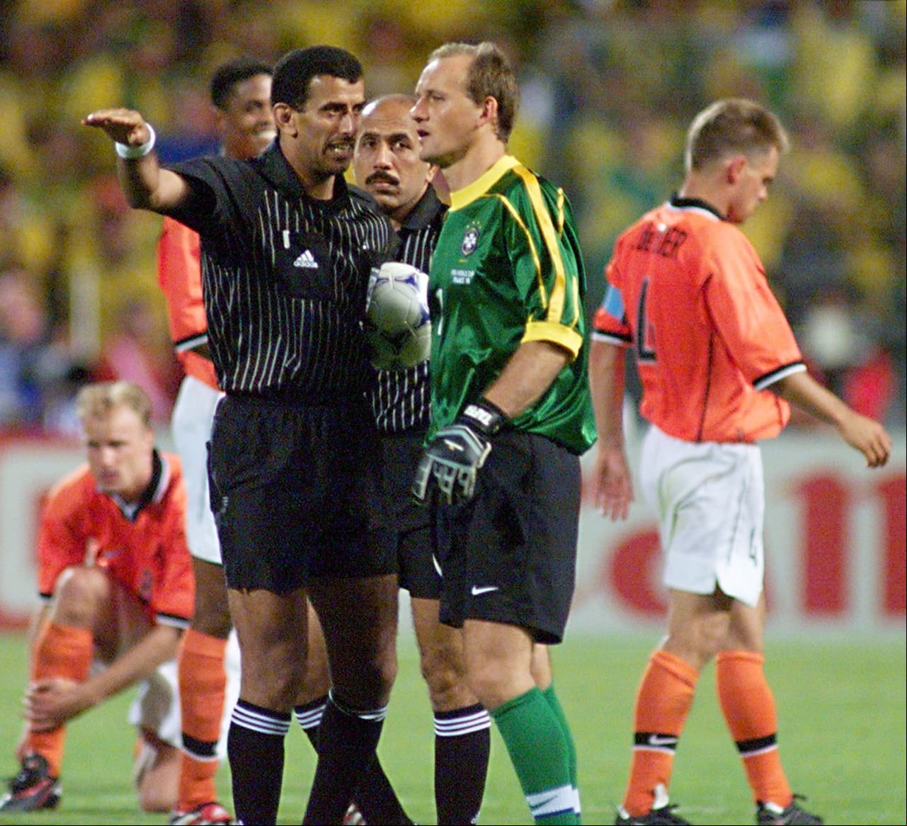 Brasil y Holanda se enfrascaron en uno de los mejores partidos de la historia de los mundiales en Marsella para definir a uno de los finalistas.