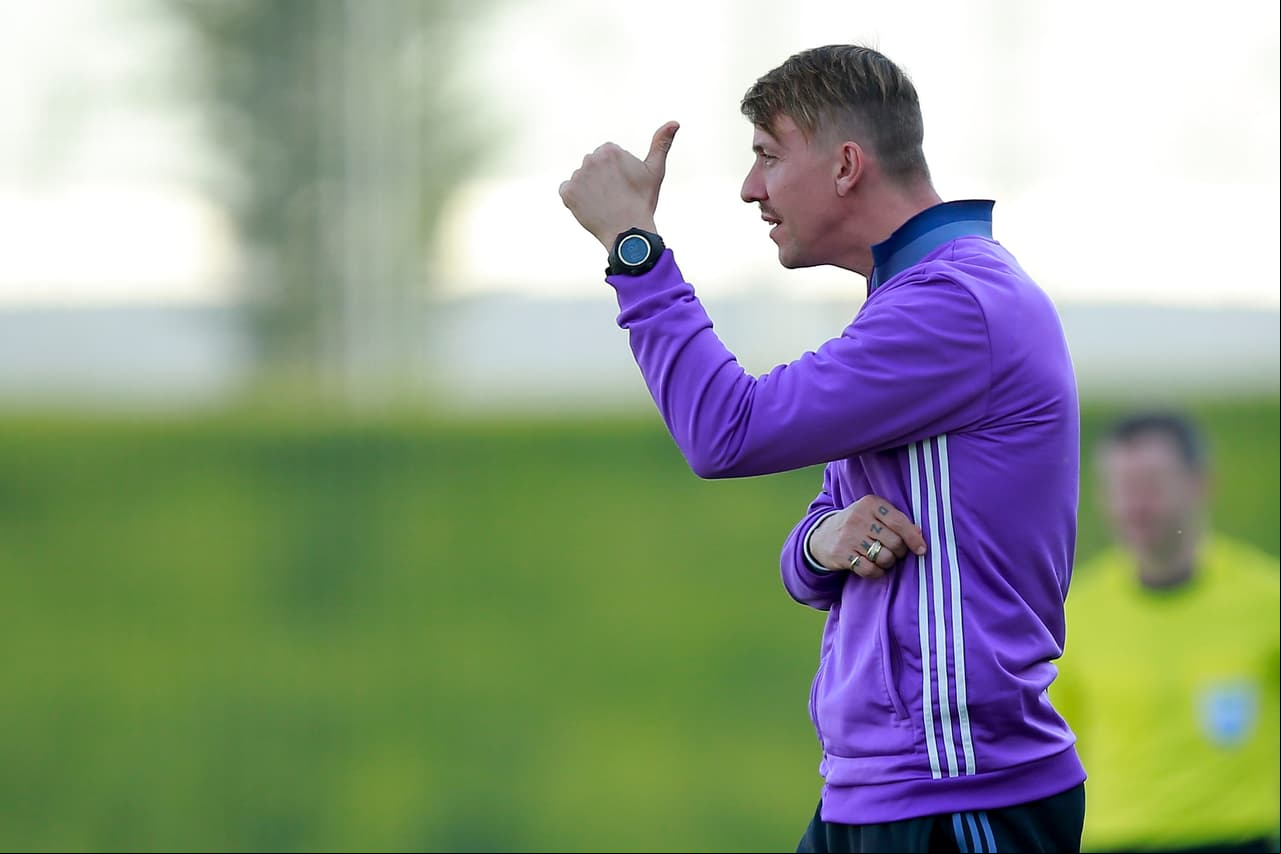 Para muchos la barrera es la mencionada experiencia, pero en las divisiones menores del Madrid ha tenido un largo recorrido. No ha llegado aun a dirigir al Castilla –allí está Santiago Solari–, pero podria dar el salto en un caso similar al de 'Zizou'.