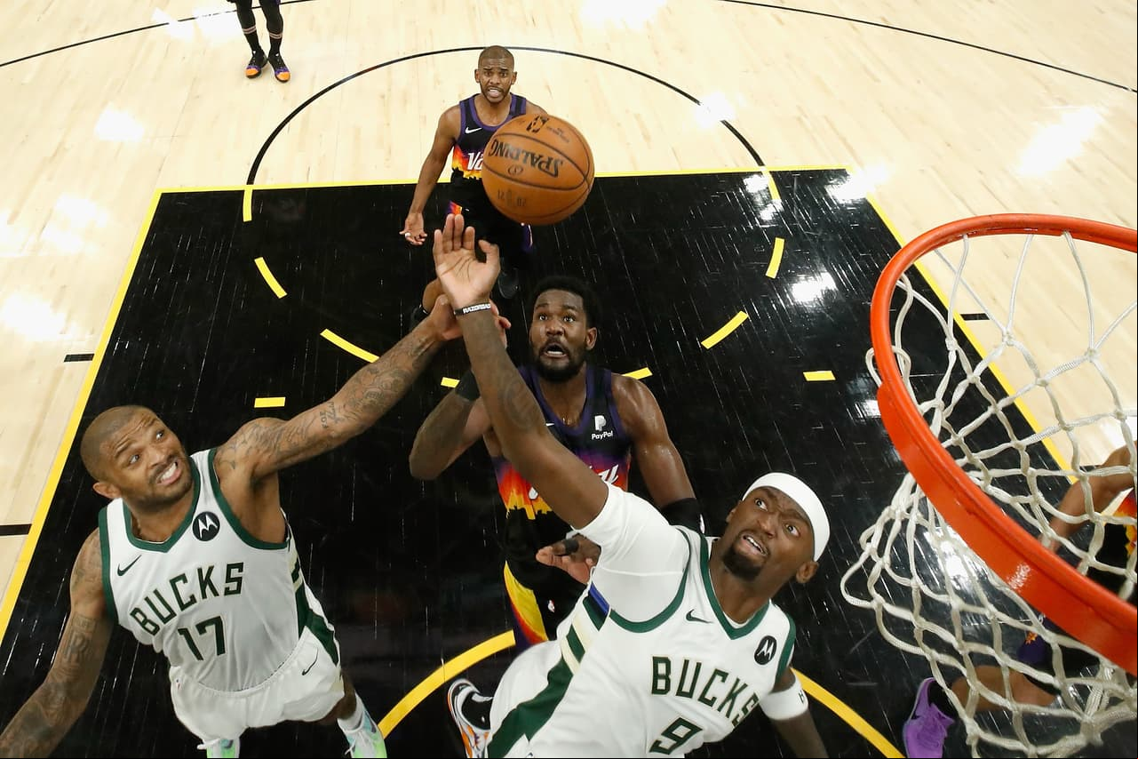 Phoenix ajustó a la defensiva en la recta final antes del descanso y evitó que los Bucks se acercaran y recobraran su ritmo.