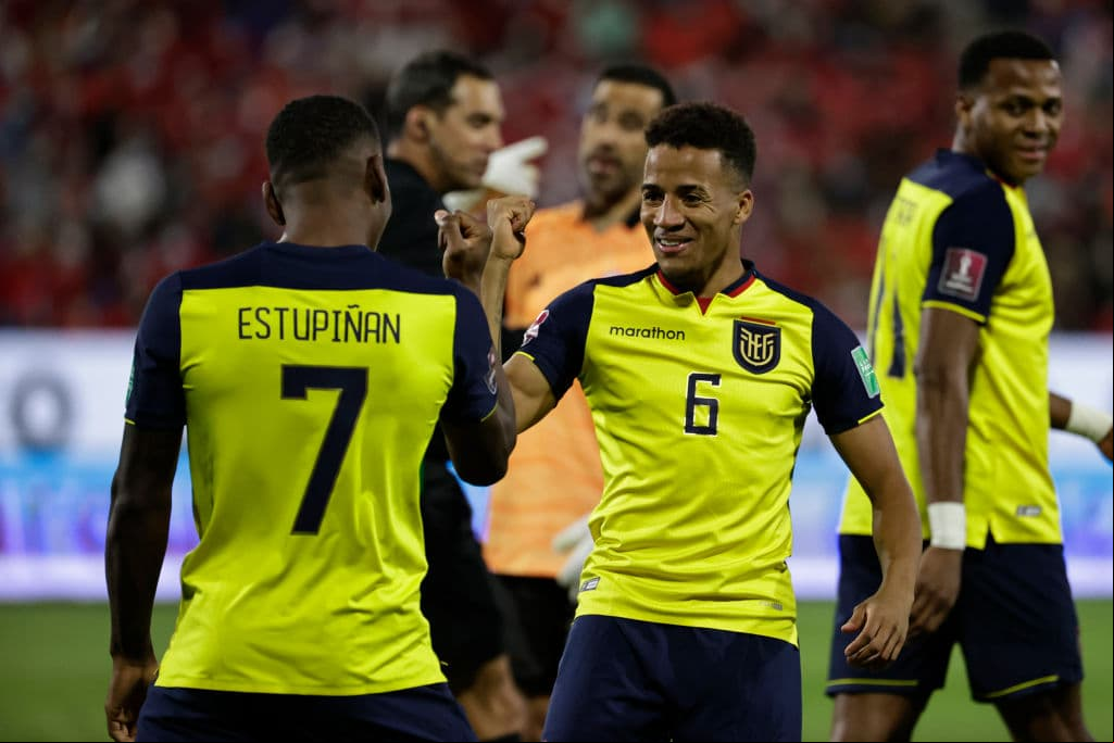Ángel Mena sale lesionado de juego ante Pachuca y es duda para eliminatorias con Ecuador