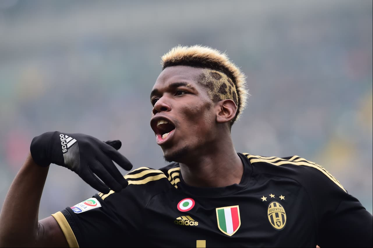 Paul Pogba encabeza la lista de fichajes estelares del United de los que hablan varios periódicos en Inglaterra como Daily Star y The Guardian. El crack francés de la Juventus tiene años en la mira de los mejores de Europa -Real Madrid, Barcelona y ahora el City- por eso luce muy complicado que Mourinho lo convenza de llegar como solución a la problemática del United, el mismo club donde debutó hace cinco años y que no lo valoró como deseaba.