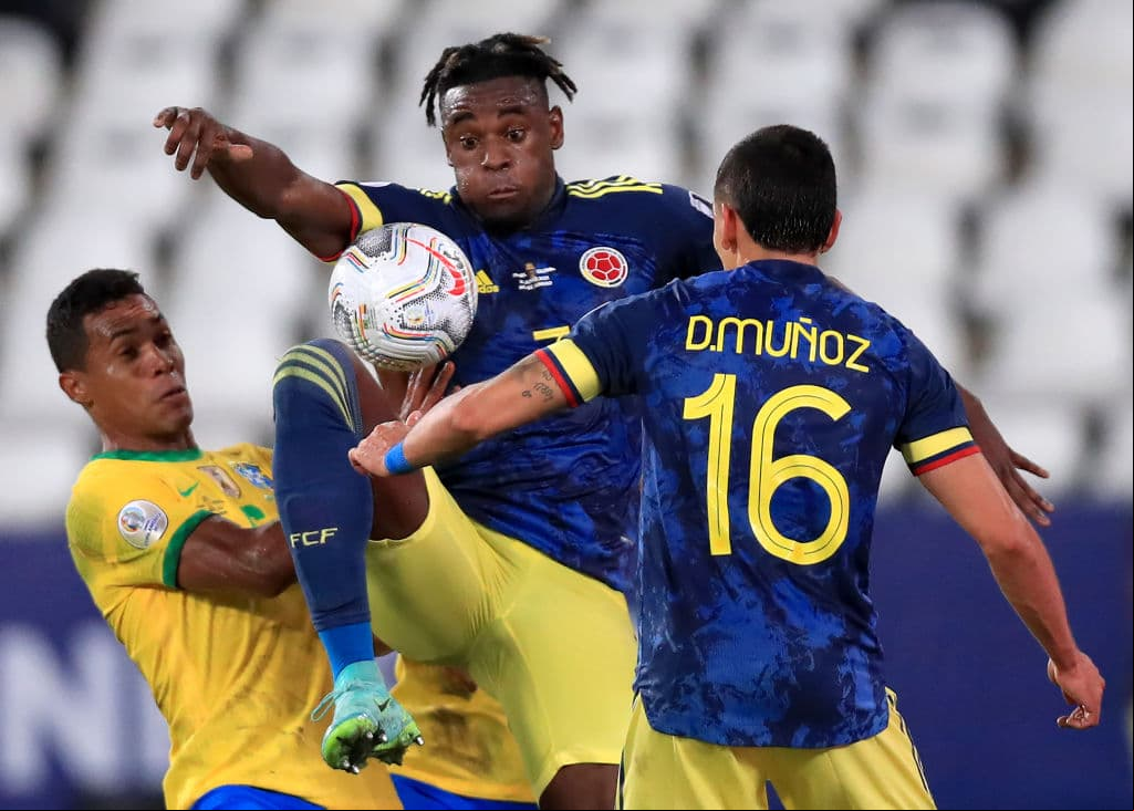 Carlos Enrique Casemiro se pone la capa de héroe al minuto 90+10 y Brasil logra vencer 2-1 a Colombia.