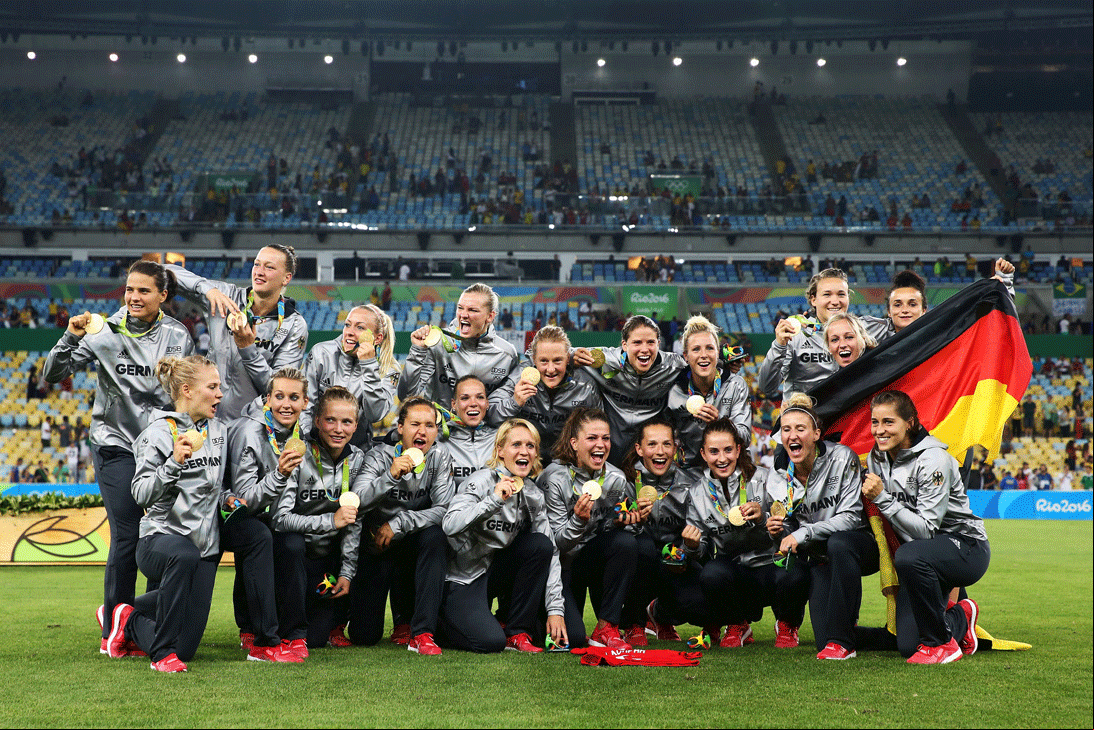 <b>Selección femenil de Alemania: </b>
<a href="http://www.univision.com/deportes/juegos-olimpicos-rio-2016/alemania-gano-en-el-maracana-su-primera-medalla-de-oro-en-futbol-femenino-en-rio-2016">Las chicas de la selección teutona</a> consiguieron la primera medalla de oro en el fútbol femenil para su país al derrotar 2-1 a Suecia en los Juegos Olímpicos de Rio 2016.