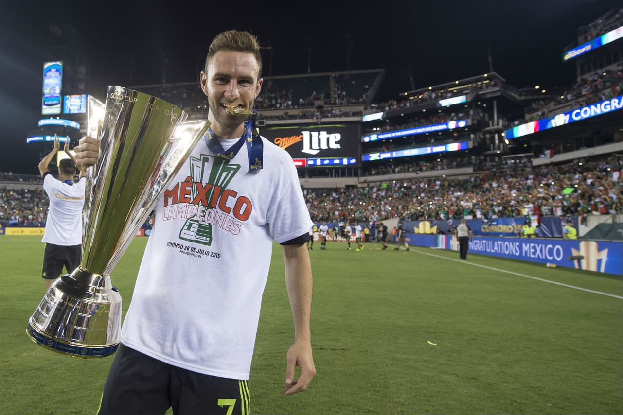 Después de la Copa Oro 2013, 
<b>Miguel Layún</b> se ganó un lugar en el Tri e incluso fue titular en Brasil 2014. Fue uno de los consentidos de Miguel Herrera.