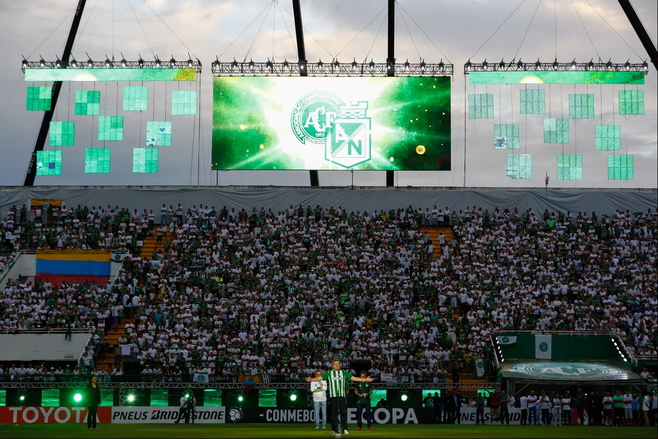 La Arena Conda se pintó verde y blanco para el juego de ida de la Recopa Sudamericana, y brindó una gran ovación cuando ambos conjuntos saltaron al campo de juego.
<br>