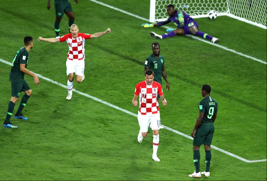 Parecía que el partido iba a tener una primera mitad en blanco hasta que ocurrió esta jugada fortuita y puso en ventaja a los europeos, en un partido soso y poco atractivo, a fuerza de ser sinceros.