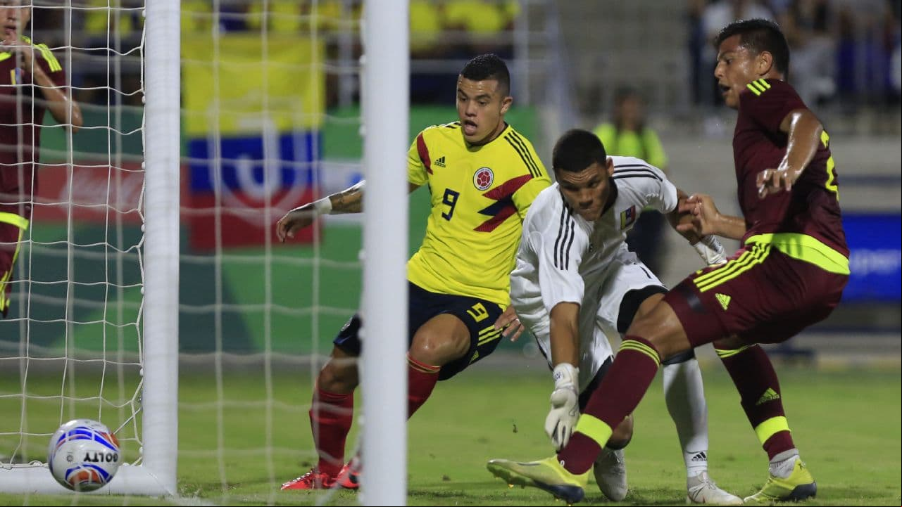 Colombia se fue al frente temprano gracias a un autogol venezolano.