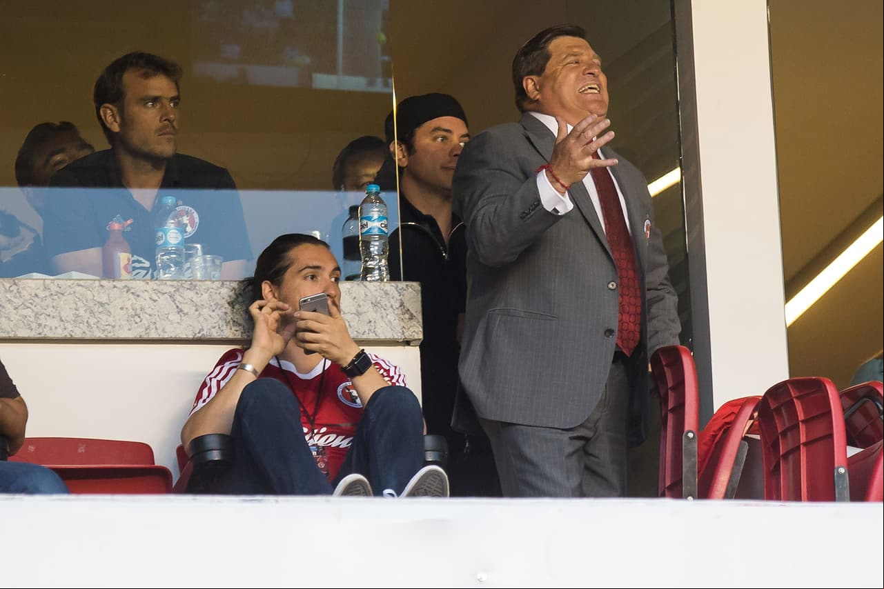 Miguel Herrera por su parte vivió el partido desde un palco. El "Piojo" está suspendido tras una discusión con un aficionado.