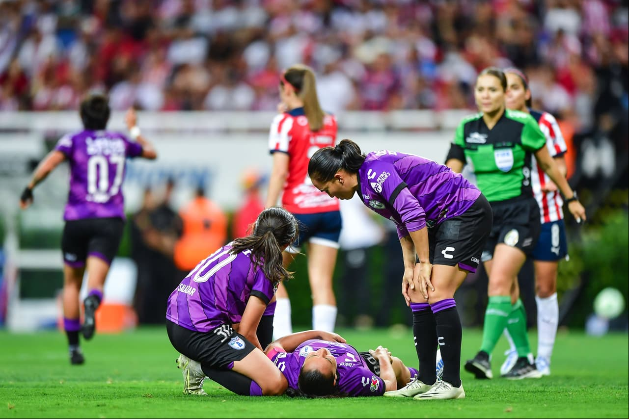 Chivas cayó en la vuelta, pero se impuso en el global gracias al triunfo en la ida y Blanca Félix se erigió como la heroína tras atajarle un penal a Charlyn Corral.