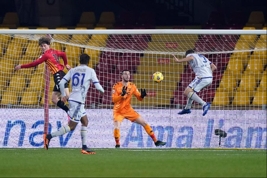 Hellas Verona, como visitante, pasó por encima del Benevento con un marcador de 3-0. Los goles fueron por parte de Davide Faraoni (25'), Daam Foulon (34') y Kevin Lasagna (50').
