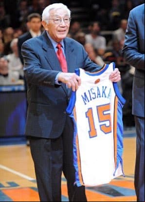 El estadounidense de ascendencia japonesa jugó para los New York Knicks en la BAA.