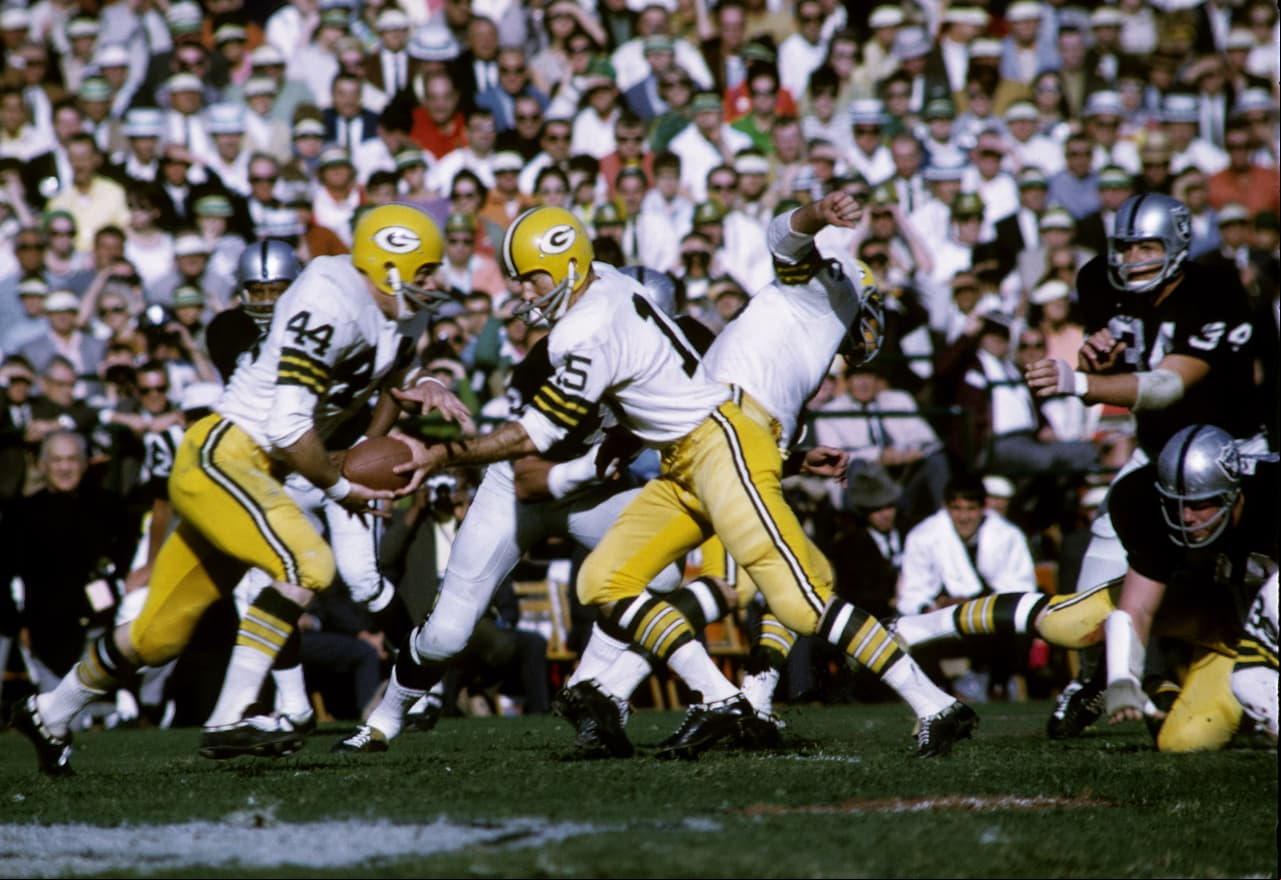 SUPER BOWL II - GREEN BAY PACKERS. Luego de 9 partidos marchaban 6 - 2 - 1. Volvieron a perder con Minnesota, la otra derrota fue en Baltimore y el empate fue al inicio de la temporada 17 - 17 con Detroit.