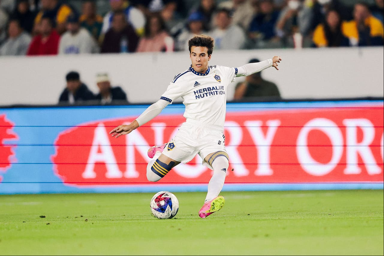 ¡Galáctico golazo! Riqui Puig impulsa triunfo angelino con tremendo zapatazo