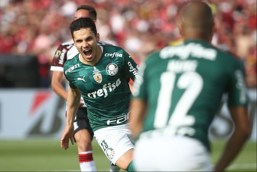 Con un gol de Deyverson al minuto 95, Palemiras rompe el empate en los tiempos extras, vencen 2-1 al Flamengo y levantan el título de la Copa Libertadores por segundo año consecutivo.
