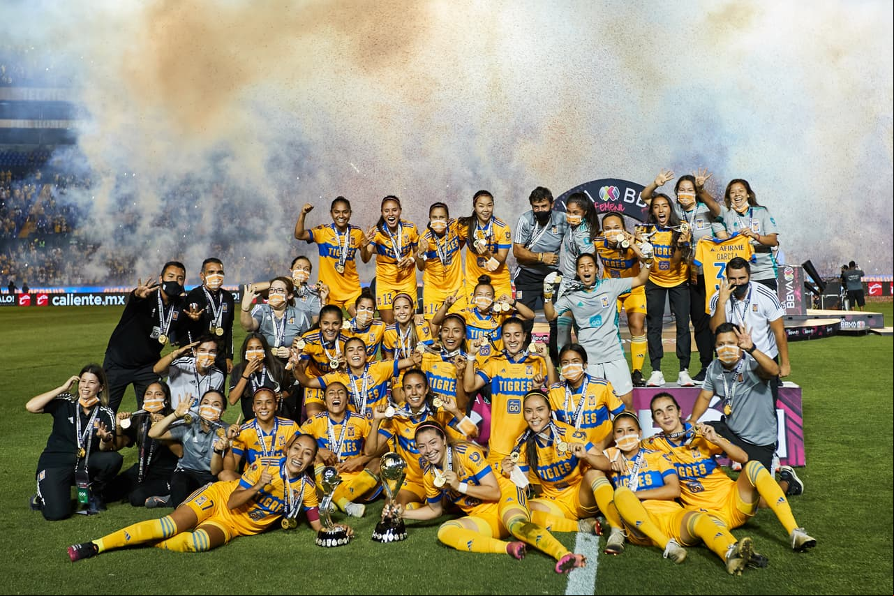 Tigres no dio oportunidad a las Chivas para reaccionar y con un contundente triunfo en la vuelta consiguió el bicampeonato.
