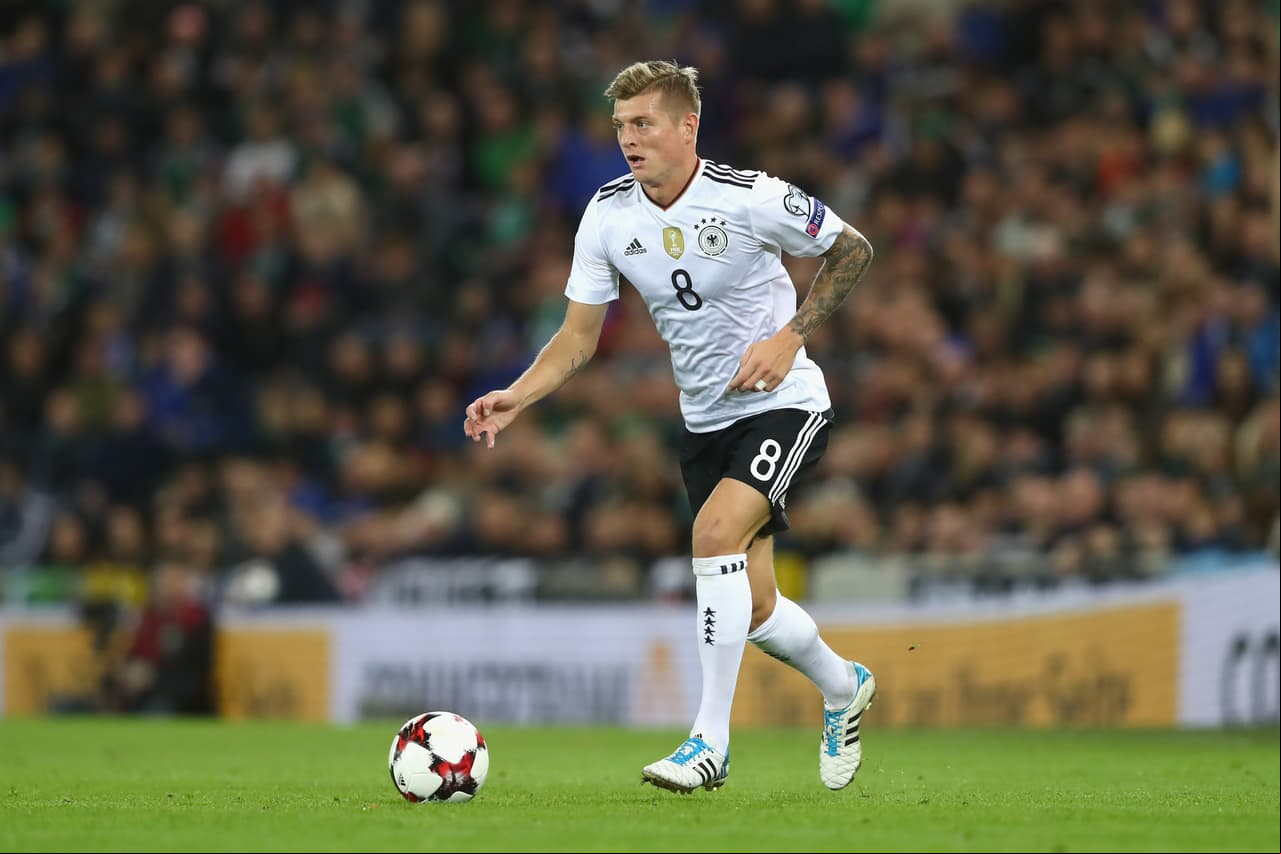 El alemán Toni Kroos fue uno de los destacados de Real Madrid en sus títulos en la Champions League y la Liga de España.