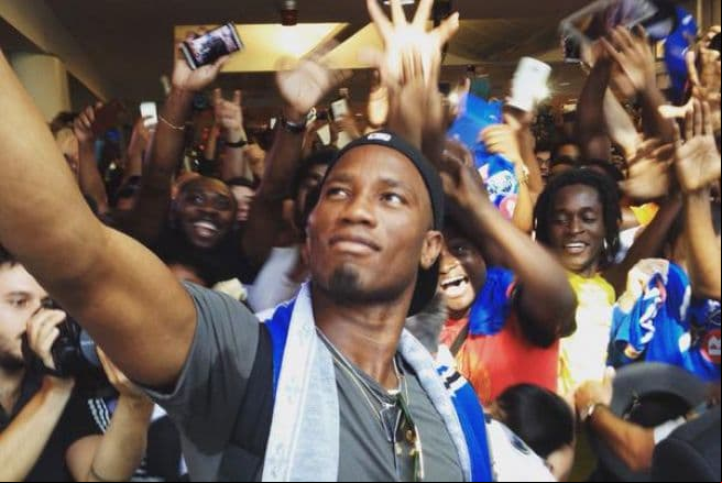 Euforia total en el aeropuerto Pierre Elliott Trudeau con la llegada de Didier Drogba a Montreal.