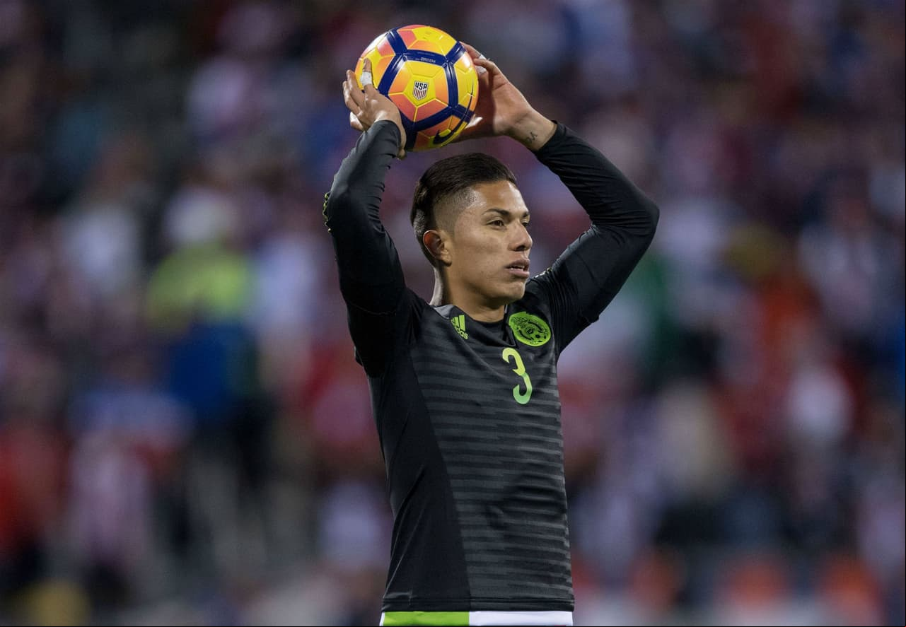 <b>Carlos Salcedo</b> empieza a ganarse lugares en el Tri de Juan Carlos Osorio, especialmente ante su traspaso a la Fiorentina de Italia.