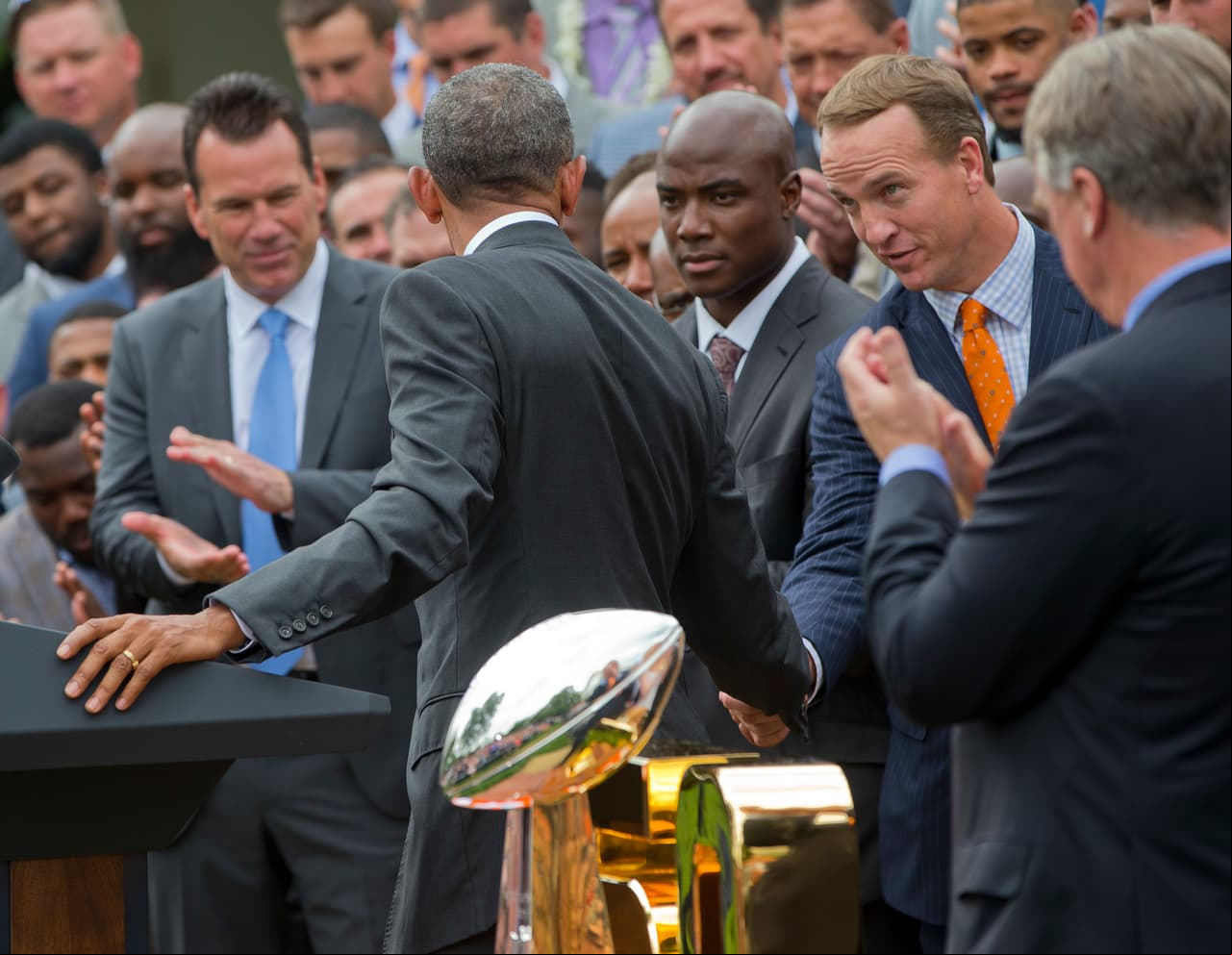 El campeón del Super Bowl visitó la Casa Blanca. Dale un vistazo al tiempo que los Denver Broncos pasaron con el presidente Barack Obama.