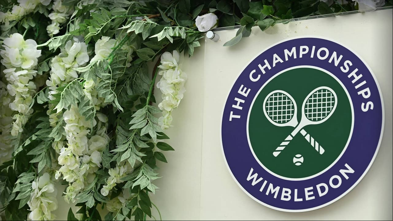 Wimbledon no otorgrá puntos a los tenistas que participen por el vet5o a los jugadores rusos y bielorrusos.