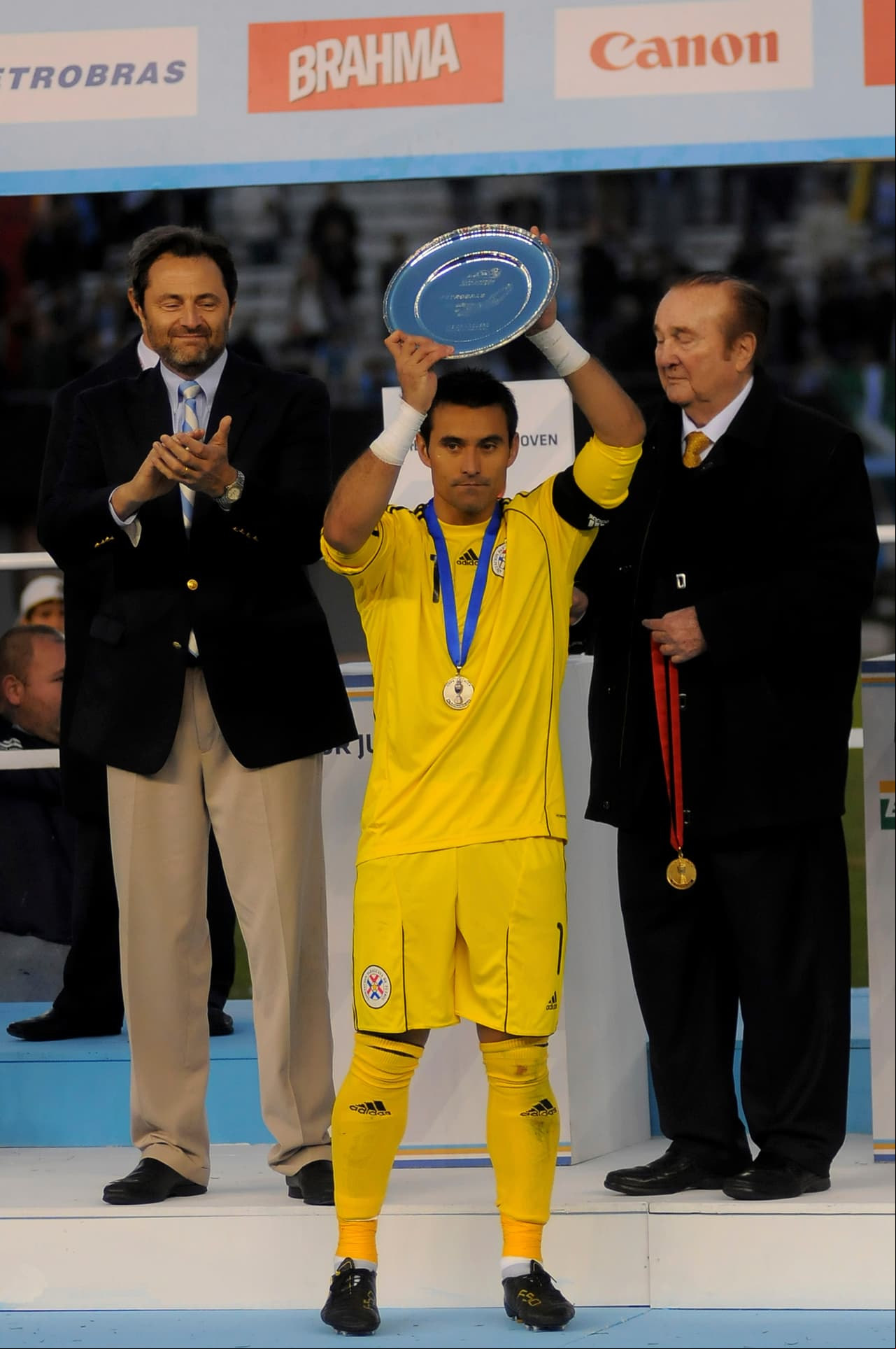 En la final, Paraguay sucumbió ante Uruguay 3-0 en el tiempo reglamentario. Justo Villar se llevó el premio al mejor guardameta.