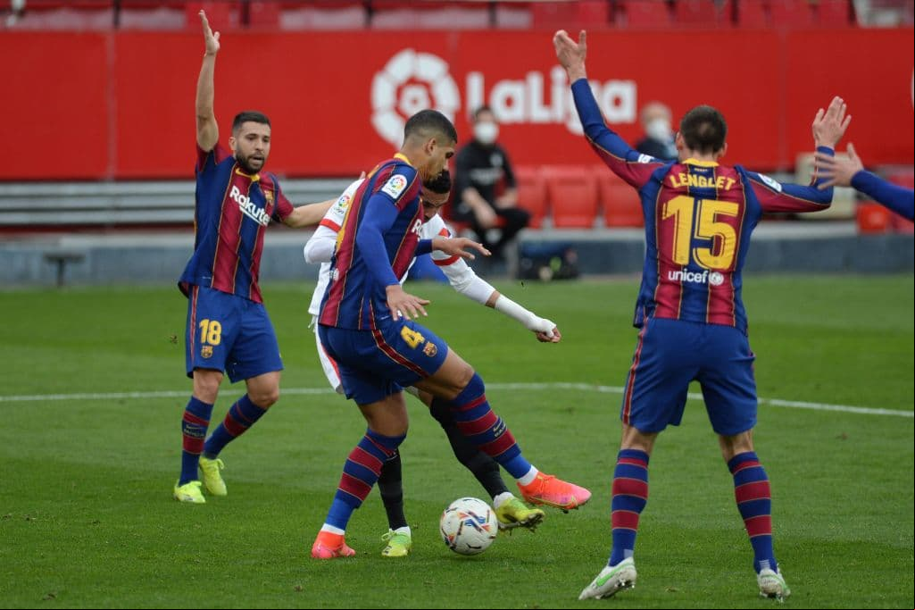 Ousmane Dembélé abrió el marcador a los 29’ de juego y Lionel Messi (85’) selló el resultado hacia la recta final del compromiso. Los blaugranas, con 53 unidades, superan momentáneamente al Real Madrid y se ponen a dos unidades del líder de la competición.