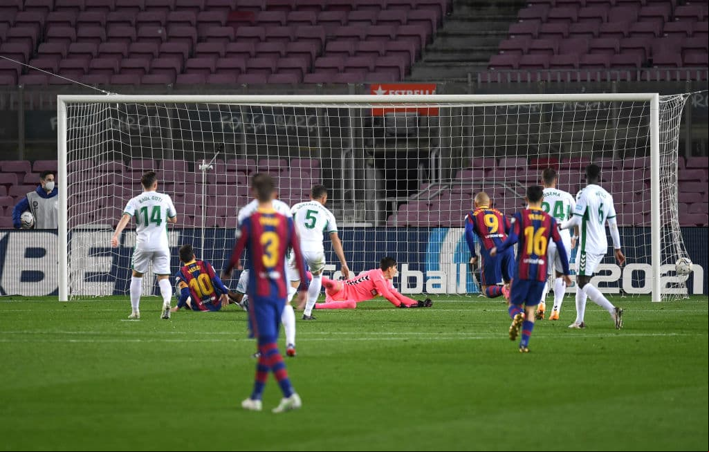 Lionel Messi (48’, 68’) abrió el marcador y creció la diferencia; Jordi Alba (73’) marcó el tercero para sellar el importante resultado. Barcelona llegó a 50 unidades y se mantiene en la competencia por la conquista de La Liga; Elche es penúltimo con 21. El siguiente compromiso de los culés será ante el Sevilla en Liga y Copa.