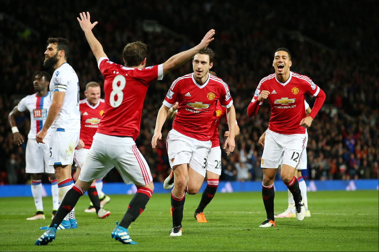 Manchester United mantiene vivo el sueño de la Champions tras ganar al Crystal Palace