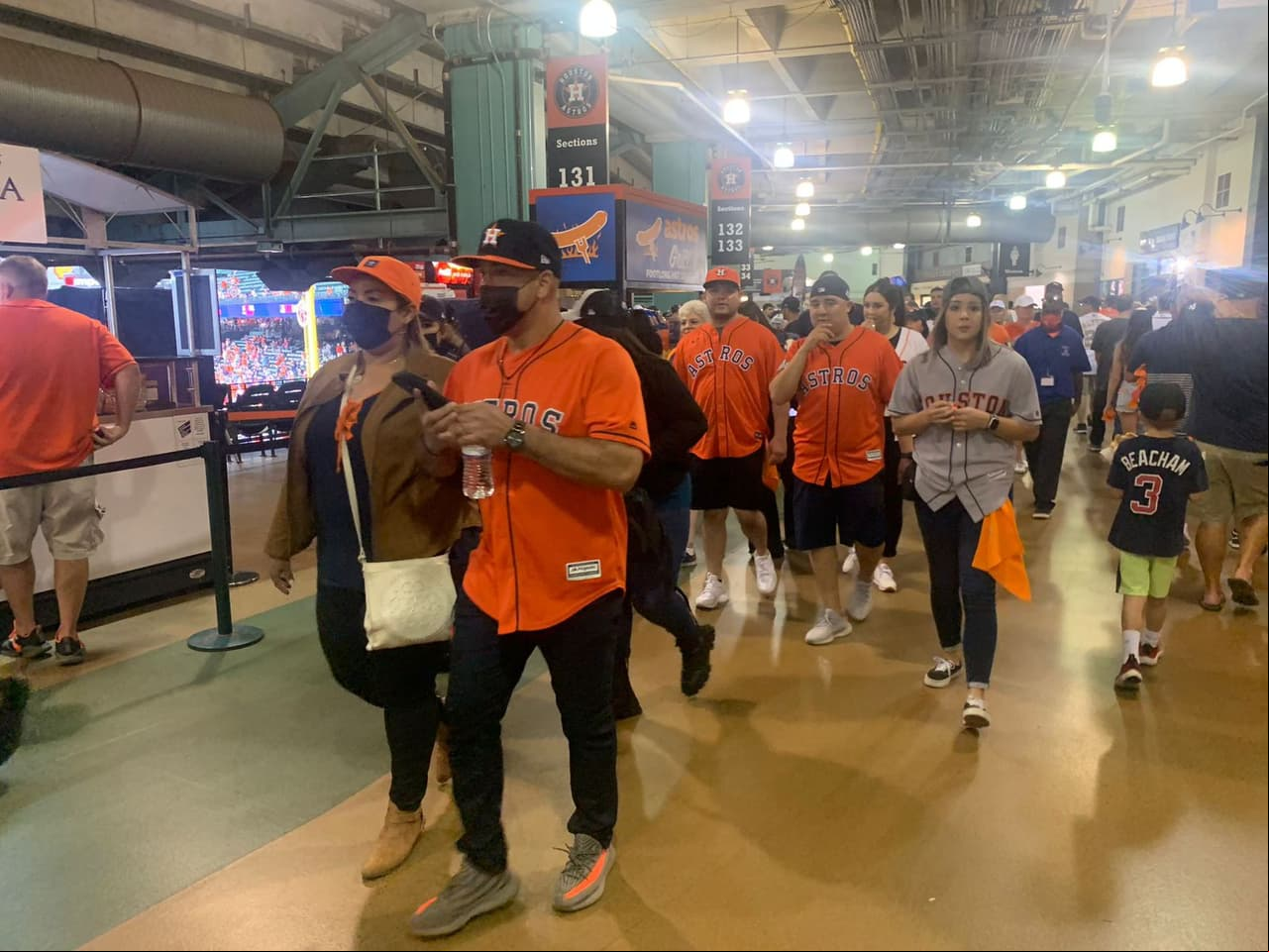 Houston se muestra listo para albergar el arranque de la Sere Mundial entre los Huston Astros y los Atlanta Braves.