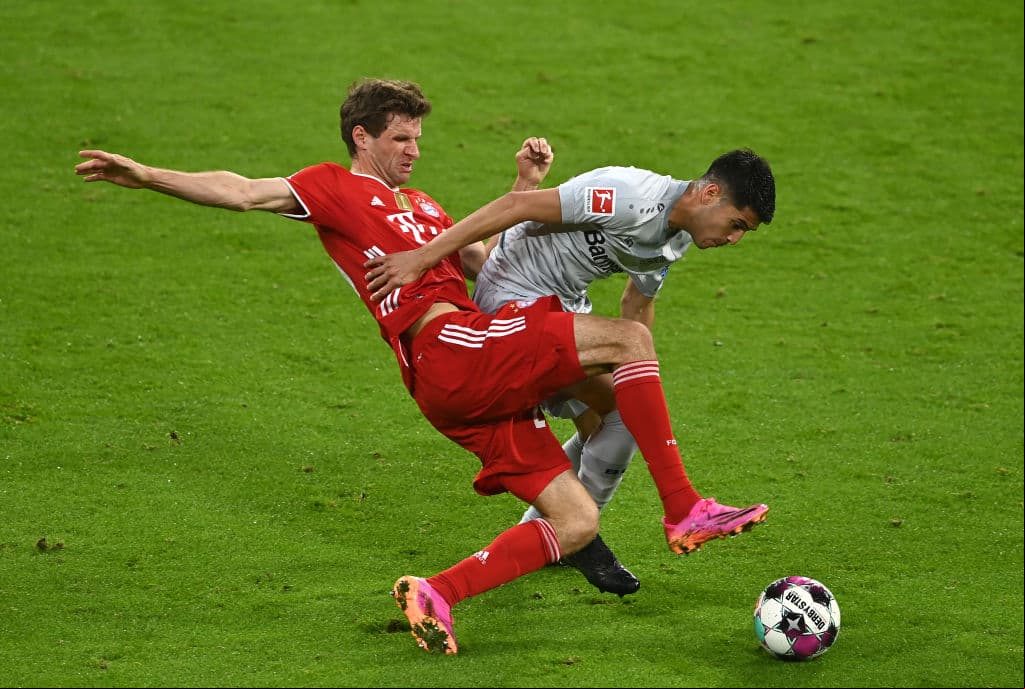 Bayern Munich se queda con la victoria ante el Bayer Leverkusen con marcador de 2-0. El 'Gigante de Baviera' hizo sus respectivas anotaciones durante la primera mitad del encuentro. Choupo-Moting abrió el marcador al minuto 7, seguido de Joshua Kimmich al minuto 13 del encuentro y se encaminan para un nuevo título.