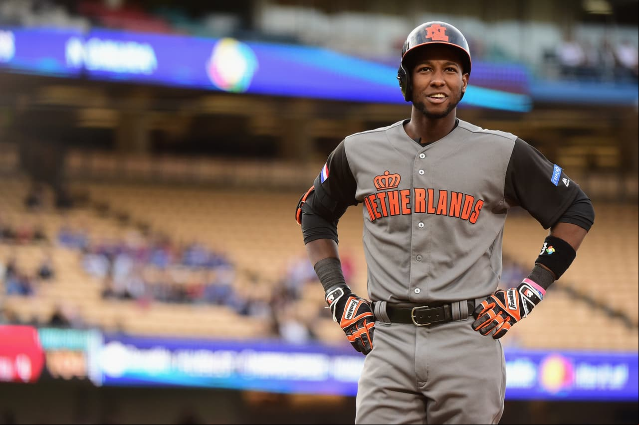 ¡Si el catcher rival es Yadier Molina no te puedes distraer! Así reacciona Jurickson Profar tras ser puesto our en primera.