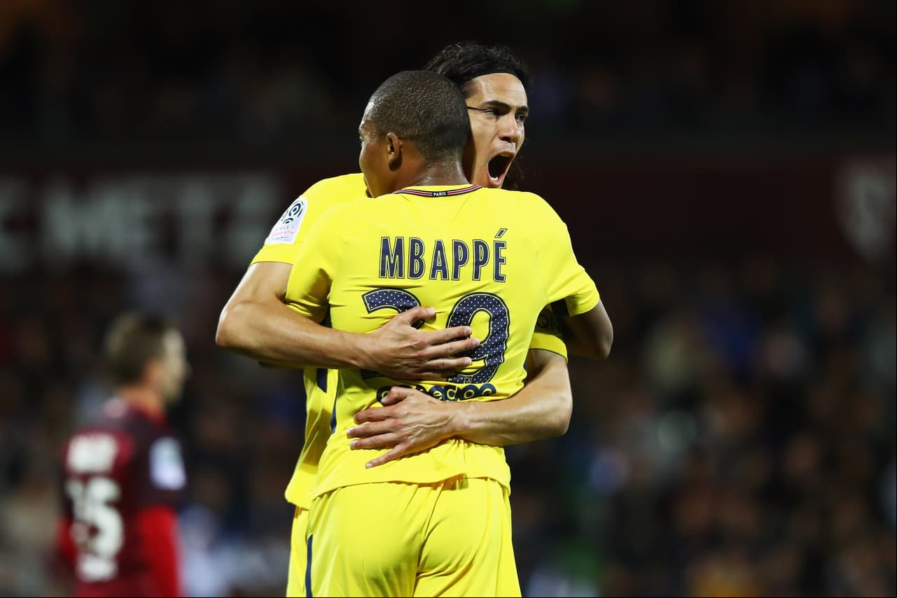 El uruguayo Cavani volvería a reportarse en el marcador, pero esta vez con asistencia de Mbappé.